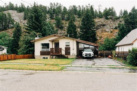 crowsnest pass real estate